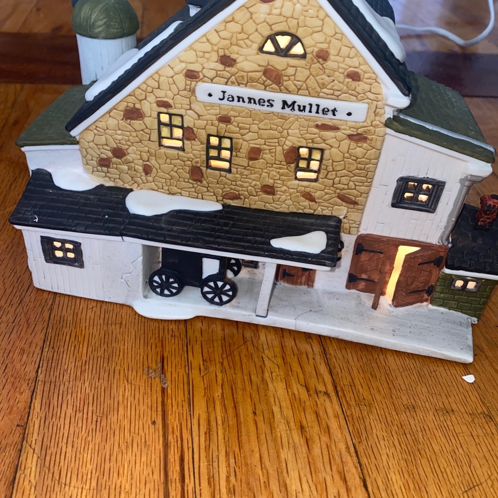 HERITAGE VILLAGE COLLECTION NEW ENGLAND DEPARTMENT 56 Porcelain Amish Barn janne